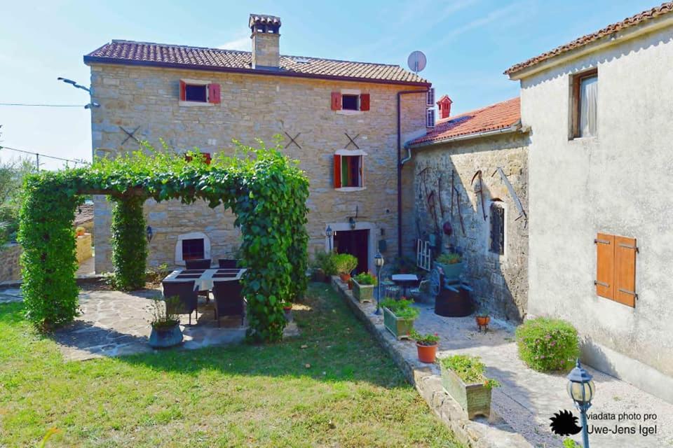 Al Merlo Olivo, Rural Istrian House Buje Luaran gambar